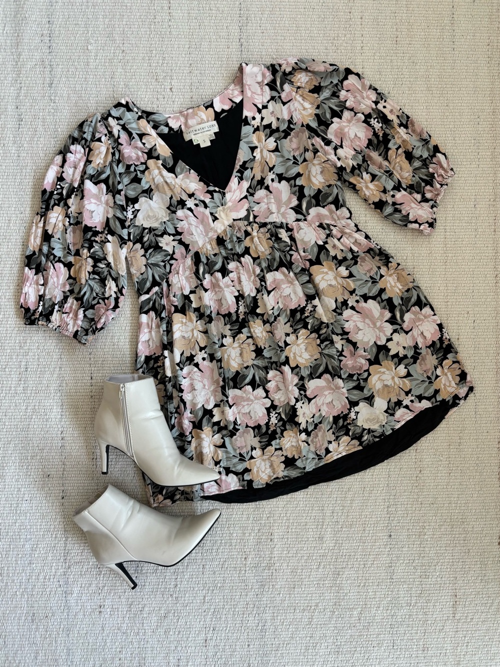 | Saltwater Luxe | Floral V-Neck Dress Women’s size Small